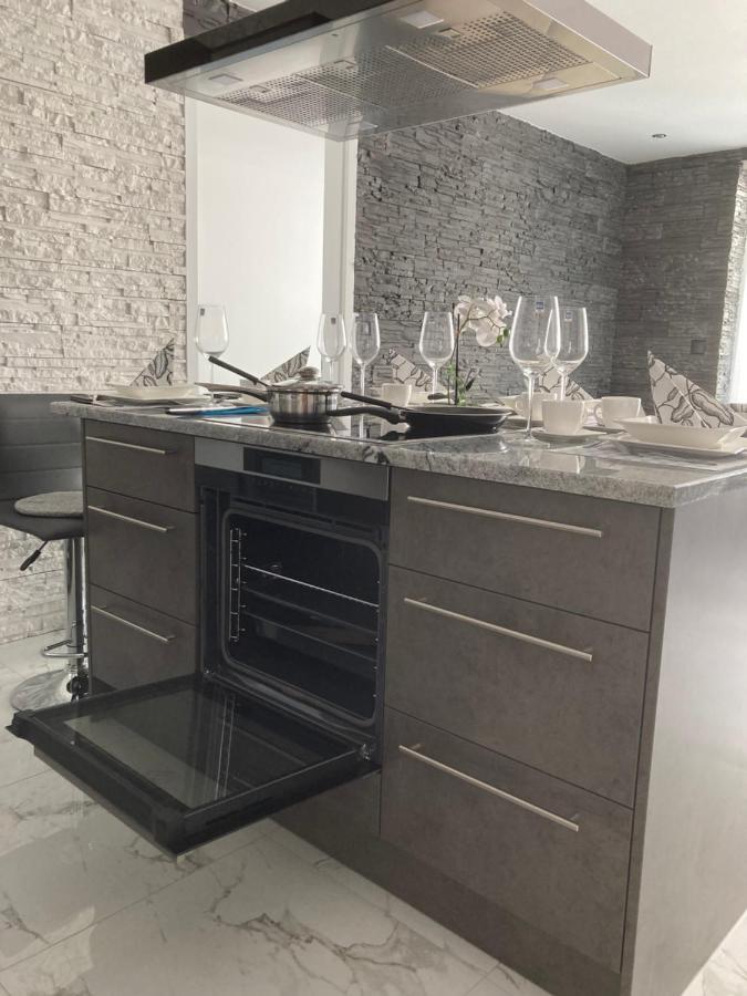 Swiss Luxury Apartment Mosonmagyaróvár Extérieur photo