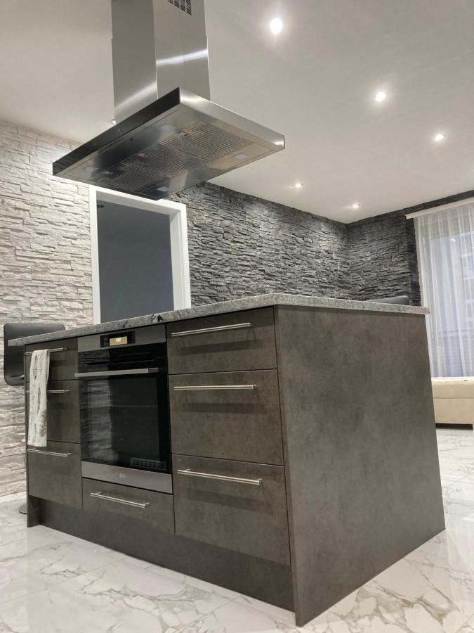Swiss Luxury Apartment Mosonmagyaróvár Extérieur photo